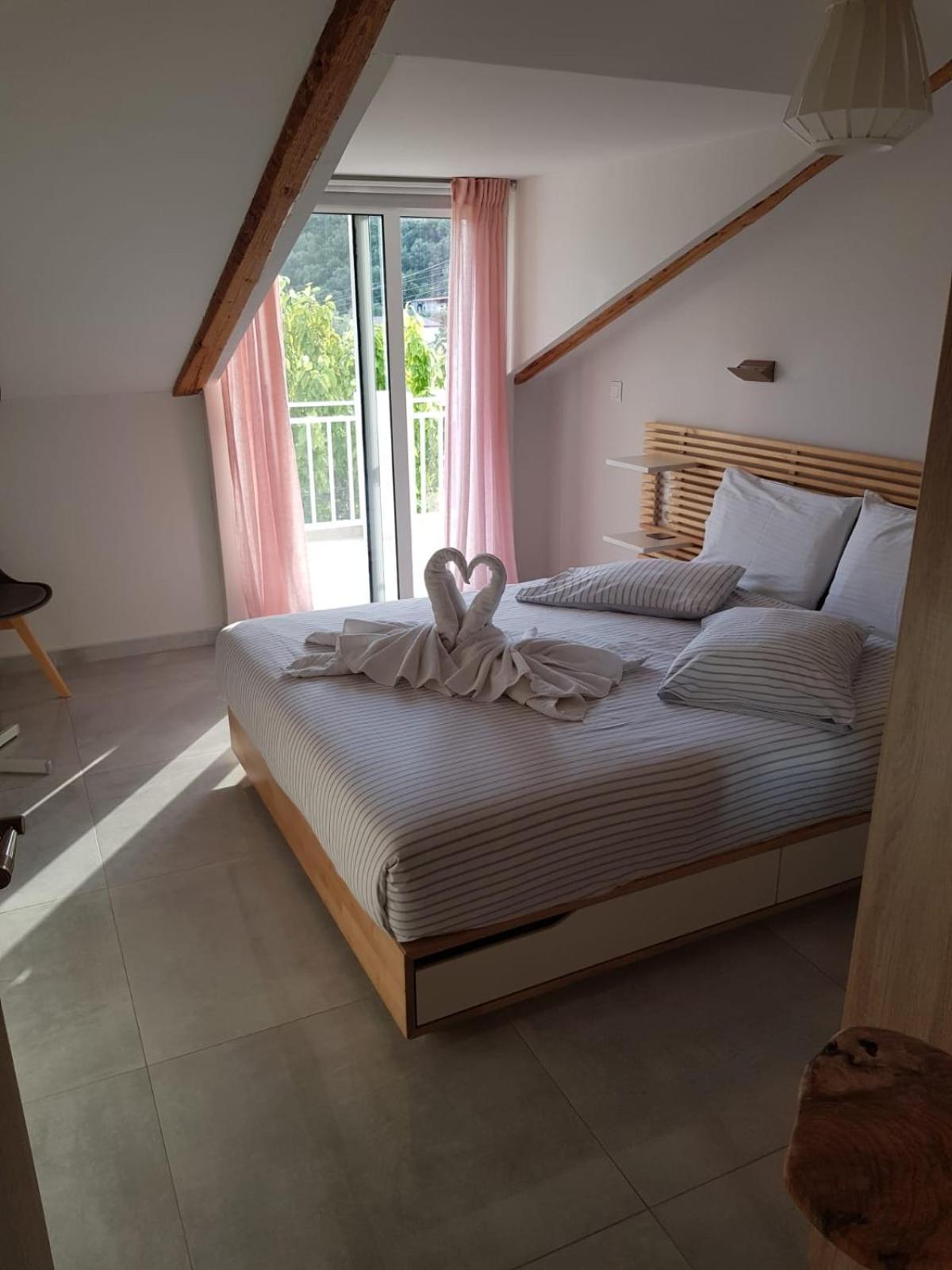 Kallimos Vassiliki Camera foto